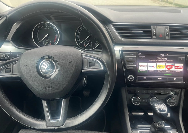 Skoda Superb cena 69900 przebieg: 142000, rok produkcji 2017 z Rymanów małe 466